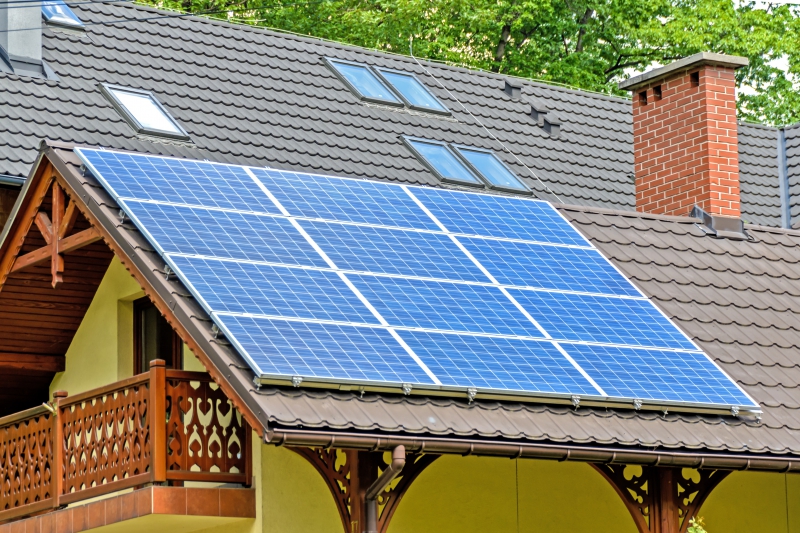 chauffagiste-CONTES-min_solar-panels-1477987